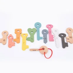 Llaves de madera de colores para contar del 0 al 10