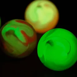 Pelota de goma galaxia brilla en la oscuridad