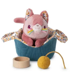 Peluche gata Jeanne con cesta y accesorios tela