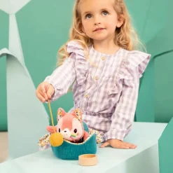 Peluche gata Jeanne con cesta y accesorios tela